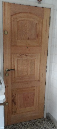 Foto 1 - Instalao de portas e janelas em madeira